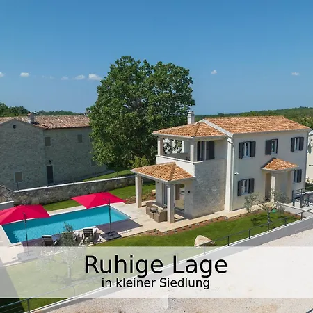 Falco Fuer Familien, Bis 6 Personen, 3 Schlafzimmer Mit Bad En Suite, Pool Mit Loungebereich, Grillterrasse, Schnellem Wlan, 2 Parkplaetze, *