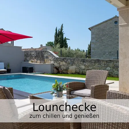 Falco Fuer Familien, Bis 6 Personen, 3 Schlafzimmer Mit Bad En Suite, Pool Mit Loungebereich, Grillterrasse, Schnellem Wlan, 2 Parkplaetze, 빌라