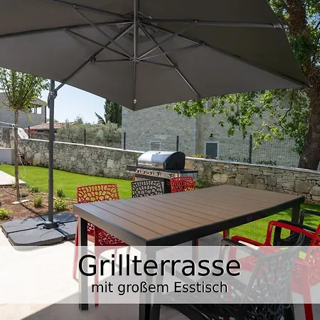 Falco Fuer Familien, Bis 6 Personen, 3 Schlafzimmer Mit Bad En Suite, Pool Mit Loungebereich, Grillterrasse, Schnellem Wlan, 2 Parkplaetze,